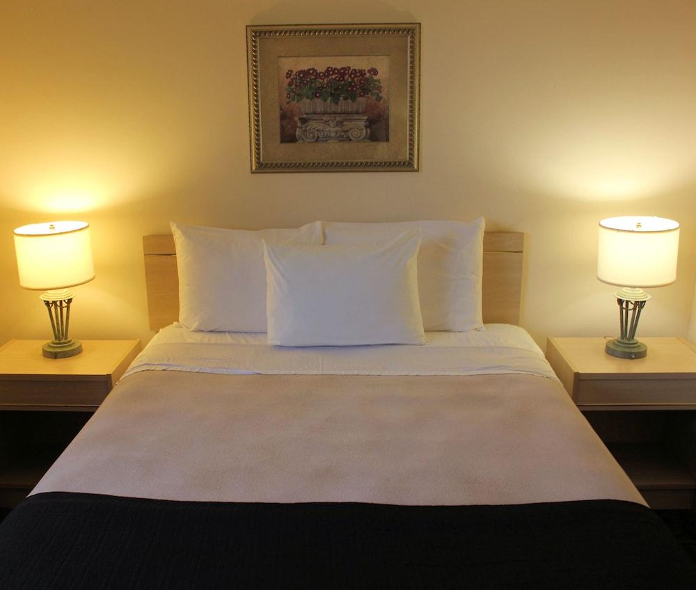 Travelodge By Wyndham Prince Albert Extérieur photo