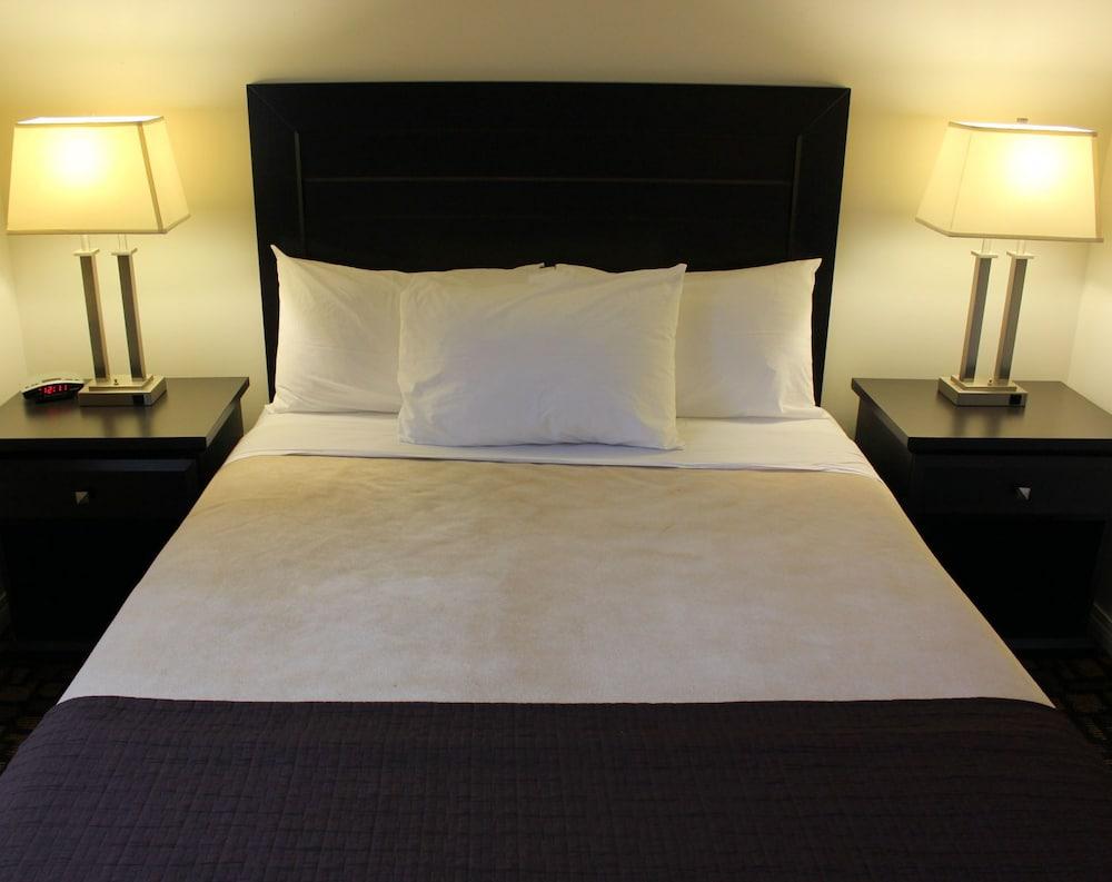 Travelodge By Wyndham Prince Albert Extérieur photo