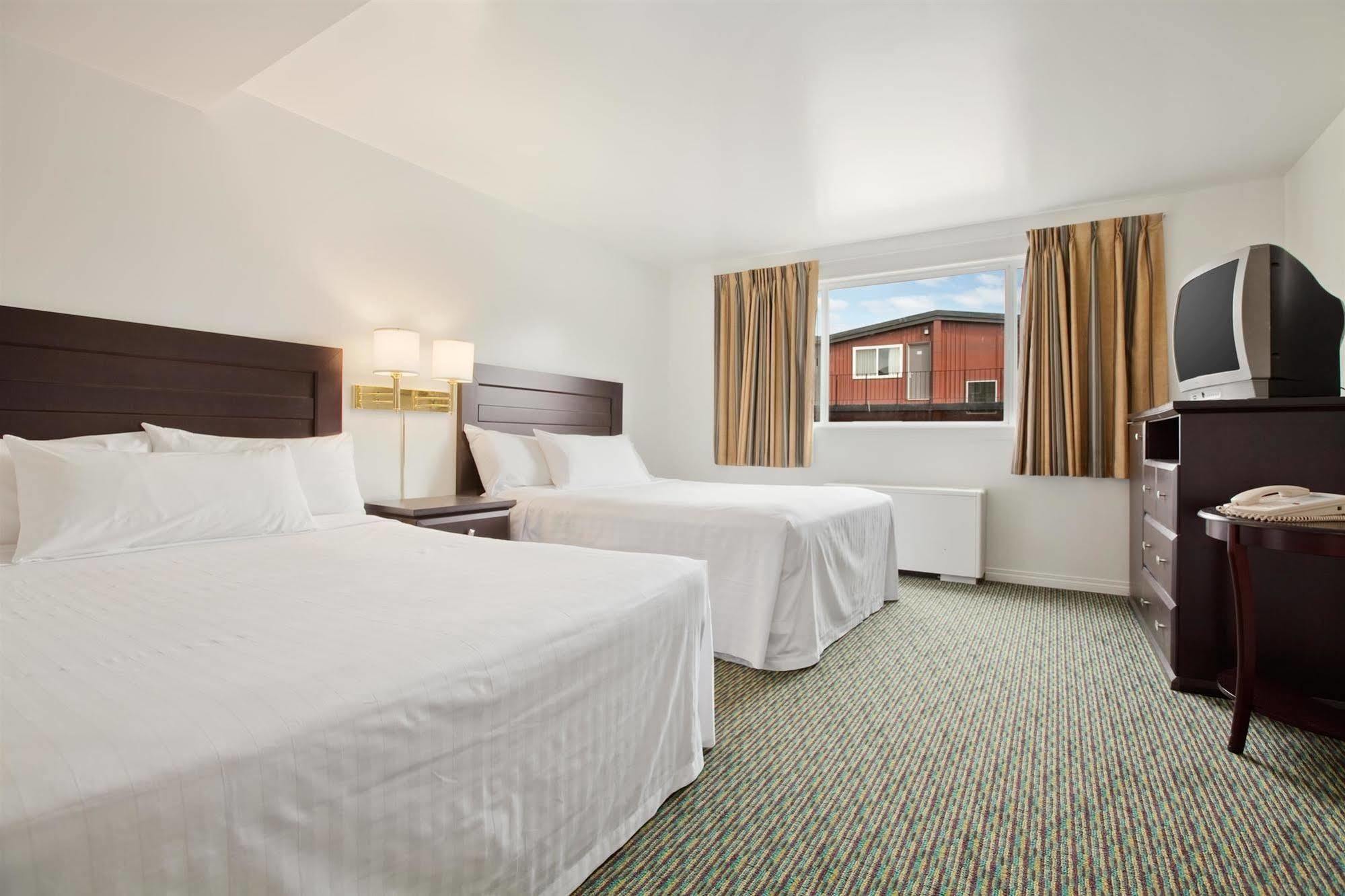 Travelodge By Wyndham Prince Albert Extérieur photo
