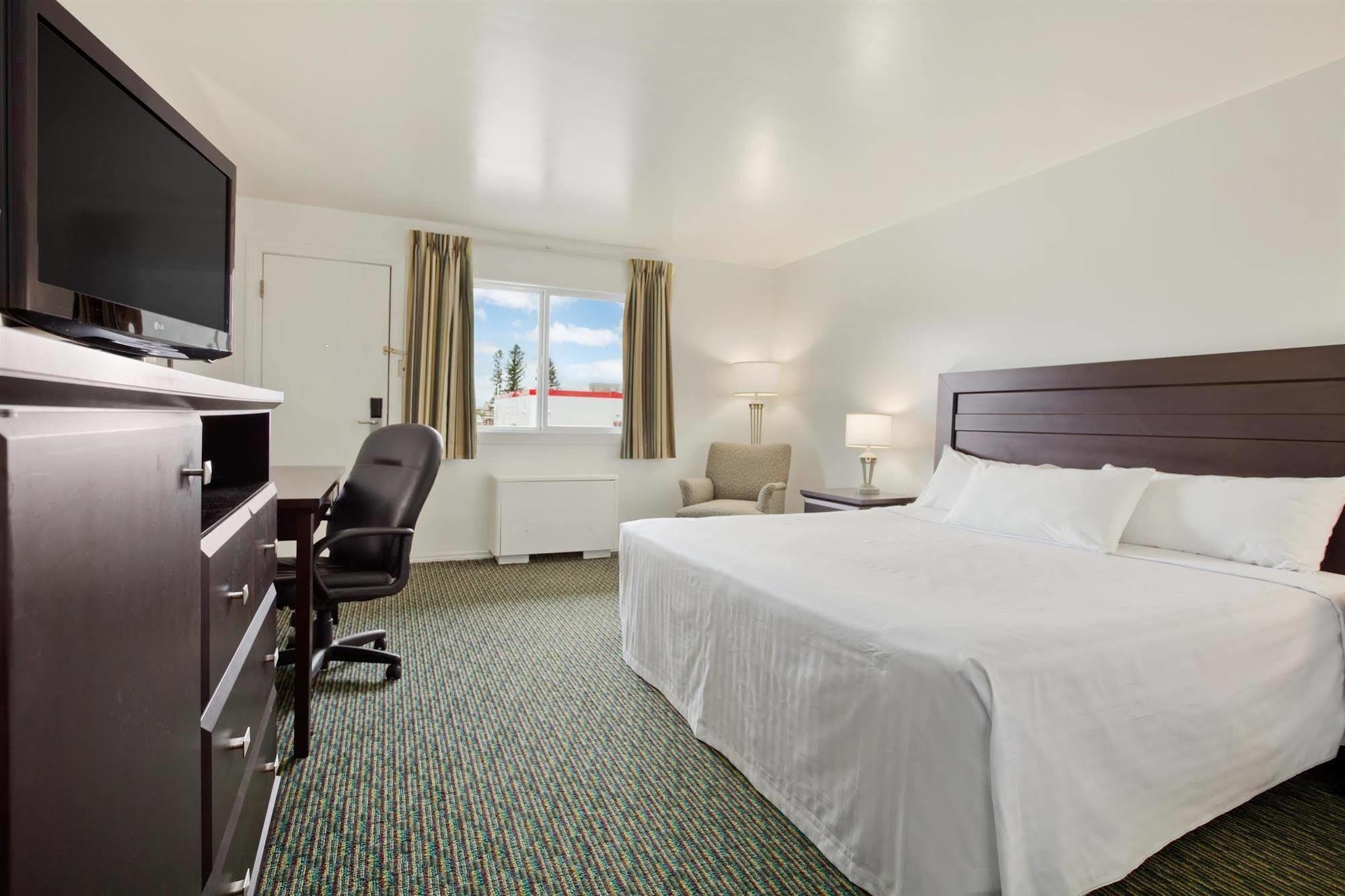 Travelodge By Wyndham Prince Albert Extérieur photo